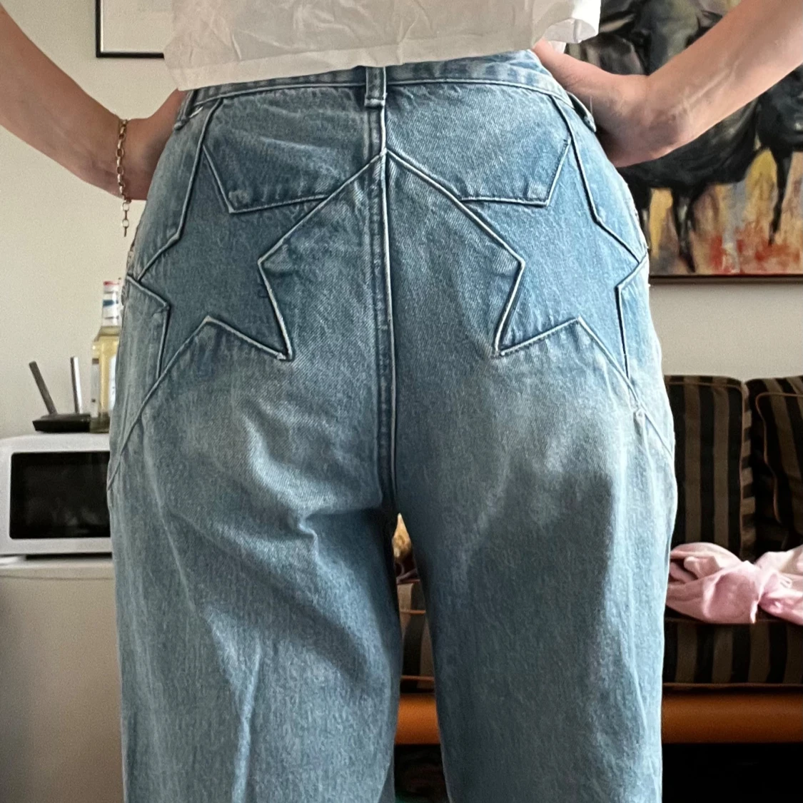 Ljusblå jeans med stjärndetaljer - 2