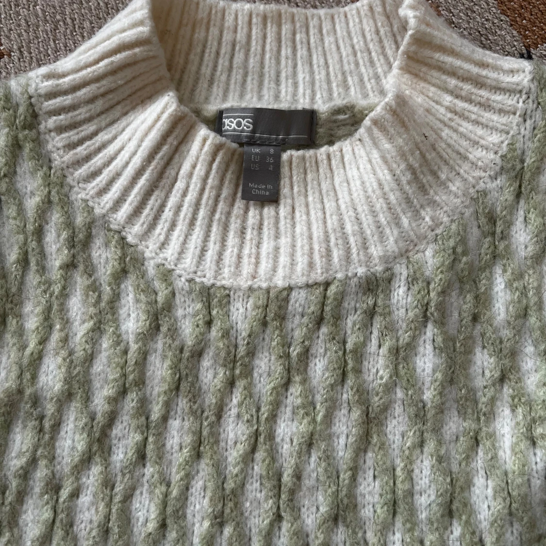 Vit och ljusgrön stickad tröja från ASOS - 4