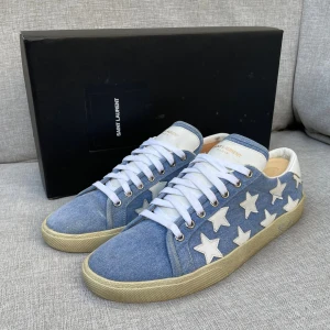 Saint Laurent limited edition  - Hej! Säljer nu dessa sjukt snygga ysl skor. Skorna är i toppskick! Har box och dustbag. Hör av dig vid frågor. 