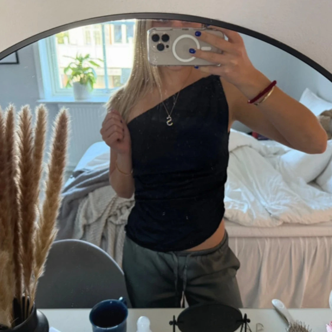 Svart oneshoulder topp från Zara - 2