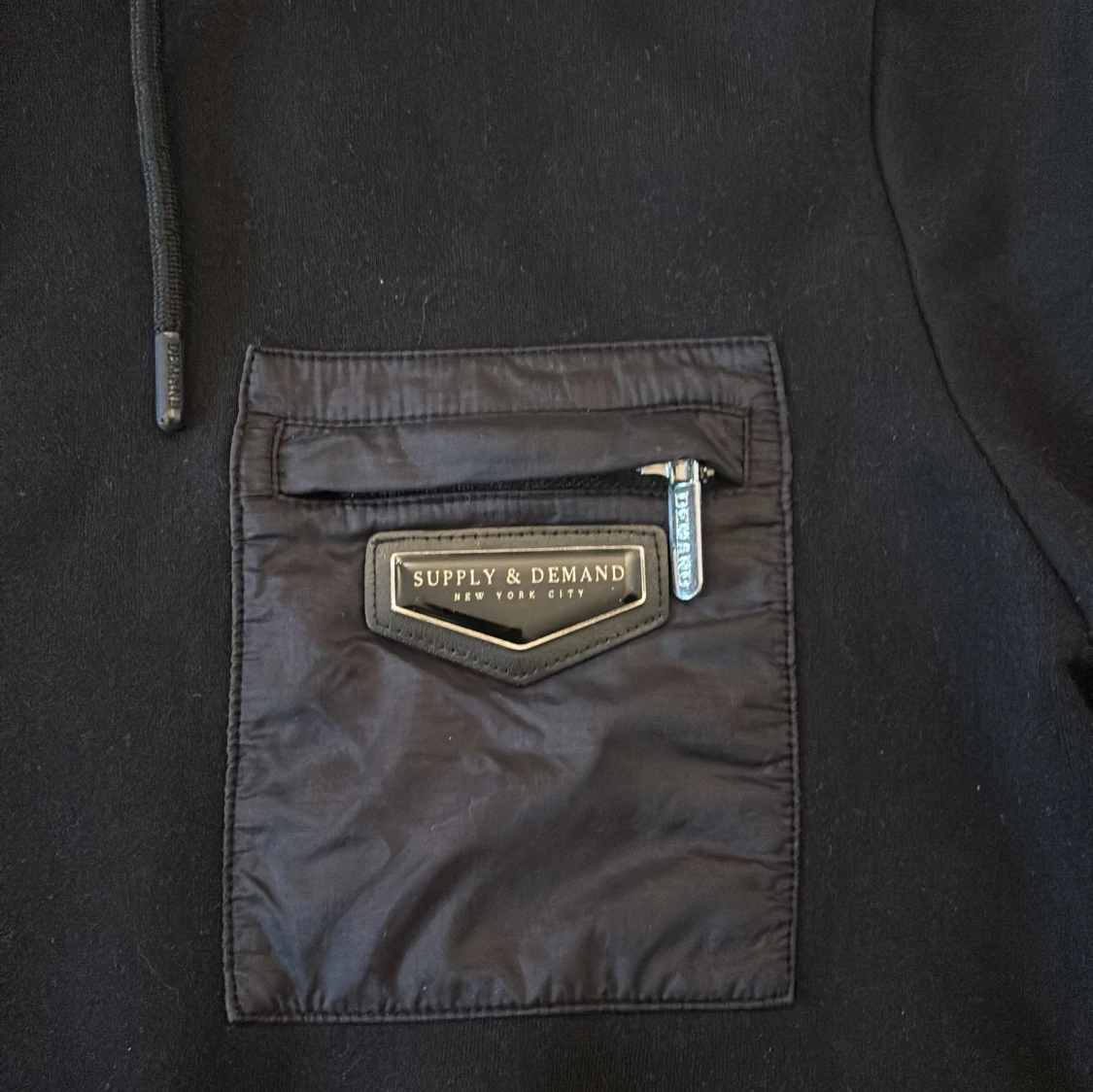 Svart hoodie Supply & Demand S - 1