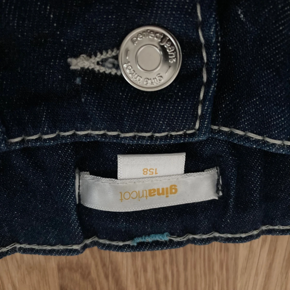 Mörkblå jeans från Gina Tricot Young - 1