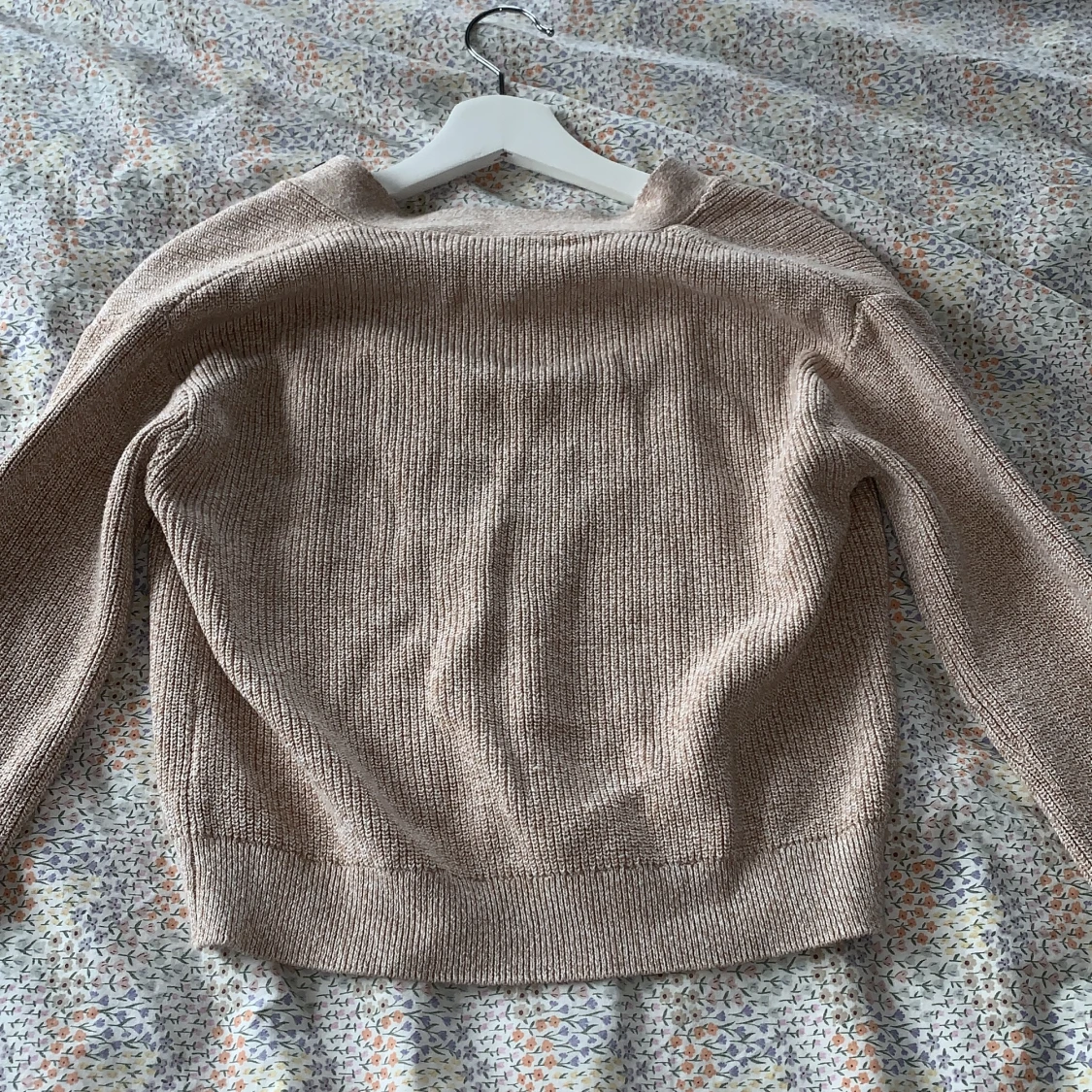 Beige ribbad kofta från H&M - 1