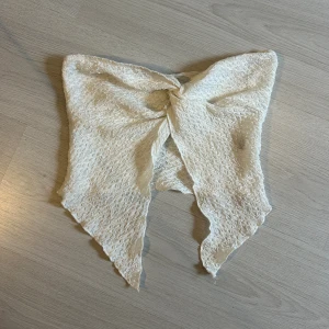 Topp - Vit topp från shein! Tror den är i storlek S/Xs