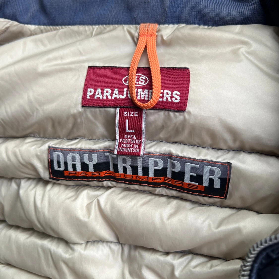 Mörkblå dunväst från Parajumpers L - 2