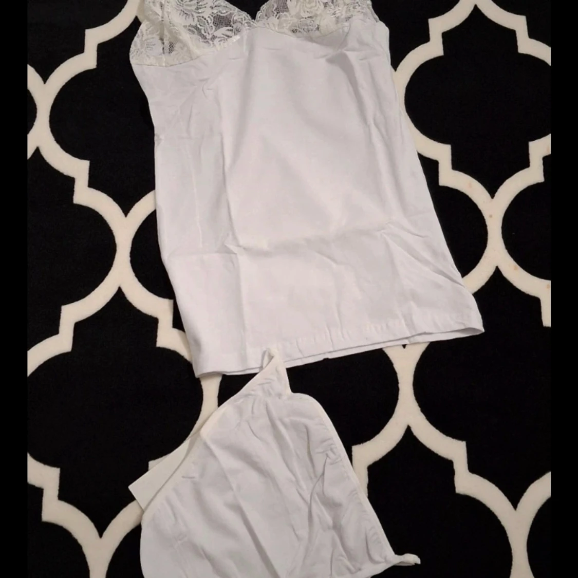 Vit linnetopp med spetsdetaljer 38-40 - 2