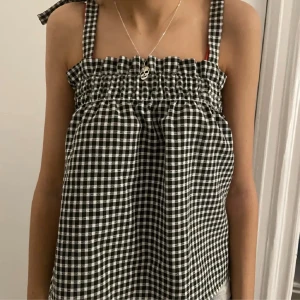 Topp randig - Randig blus från h&m. Lånade bilder, hör av er för fler frågor! Topp skick