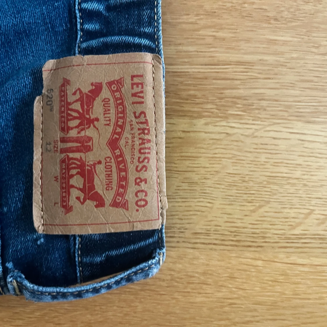 Levi's 520 jeans i mörkblå denim - 2