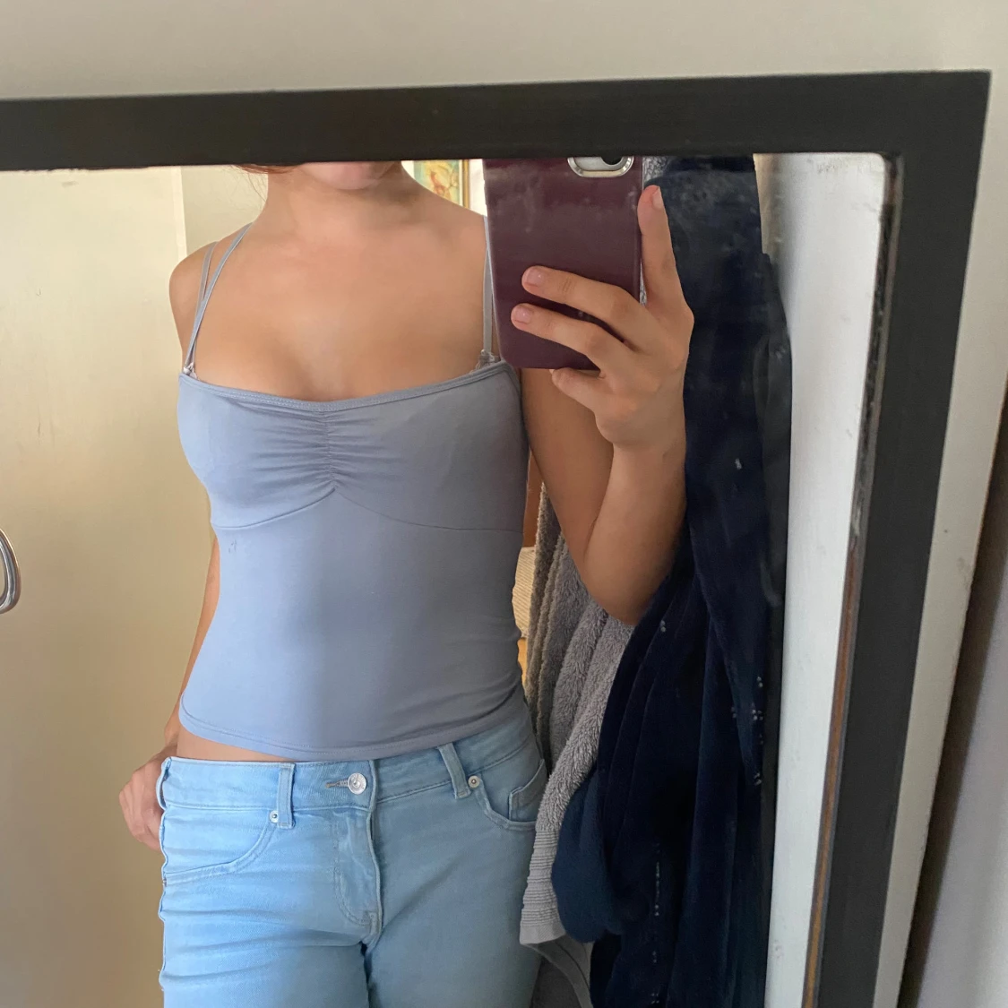 Ljusblå linnetopp med smala axelband