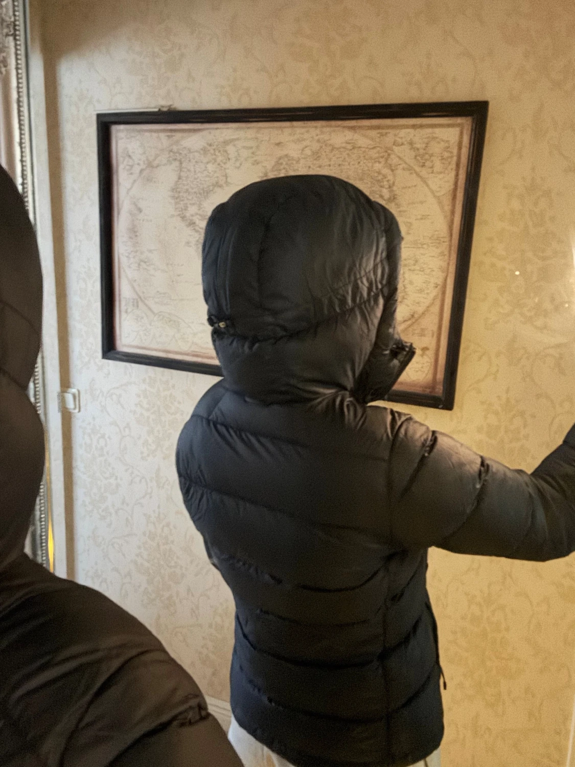 Svart dunjacka med huva från Peak Performance - 1