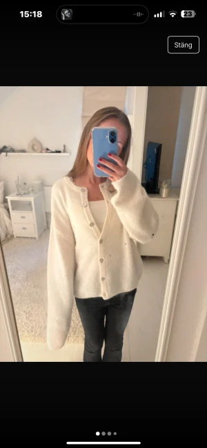 Mysig kofta - Inga defekter, passar super snyggt och mysig perfekt för vintern. Trendig och säljs dessutom inte längre