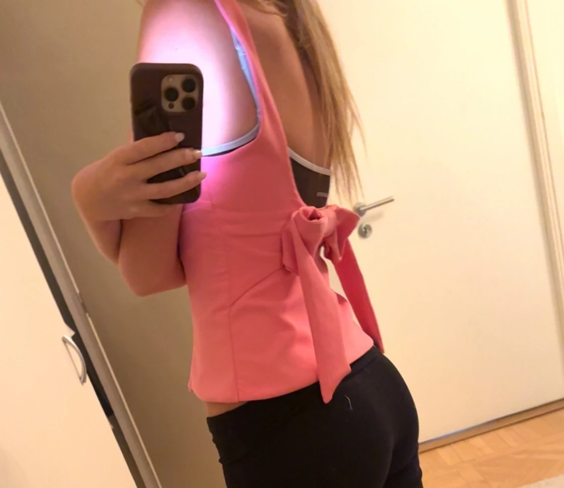 Rosa topp med rosett i ryggen - 2