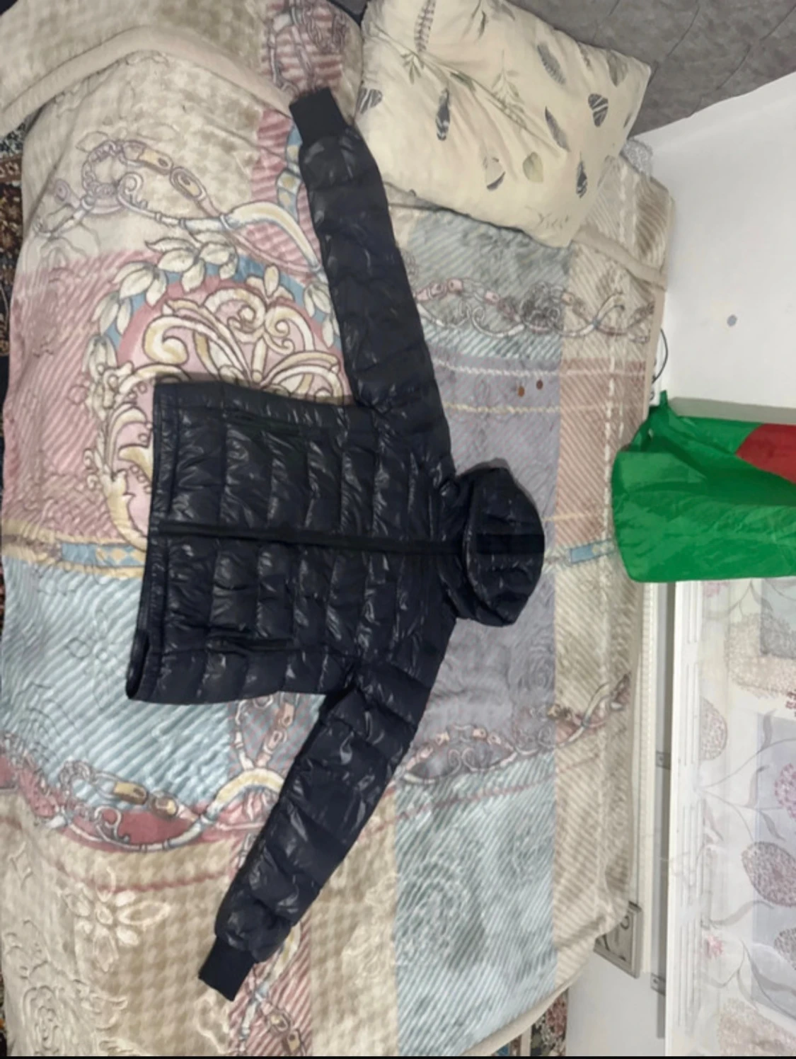 Svart dunjacka Peak Performance - 1