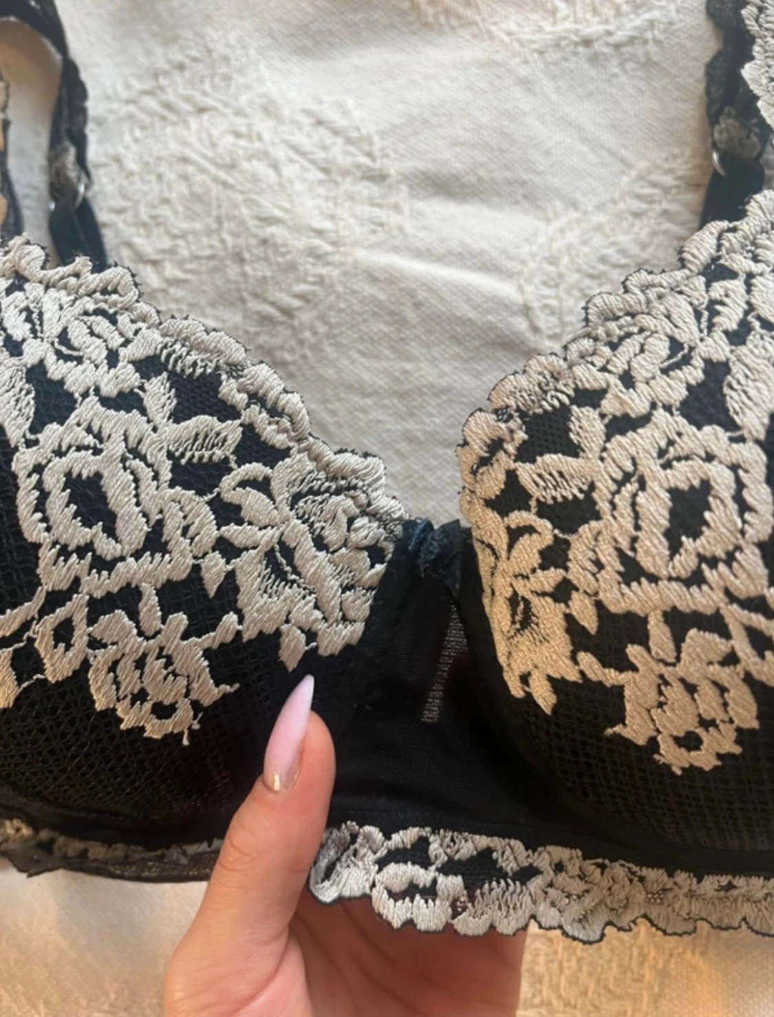 Svart bh med blommigt mönster - 3