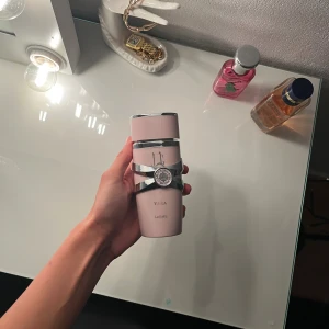 lattafa yara  - Hej säljer min lattafa yara som har ungefär 40-50ml kvar. Kommer med låda också