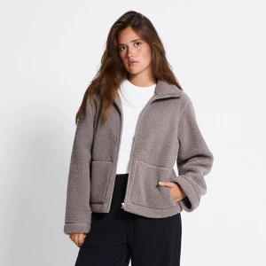 Teddyjacka  - Säljer min beiga/brun  jacka från lager 157 då den inte är helt i min storlek, använd några få gånger så den är i fint material och skick! 💕