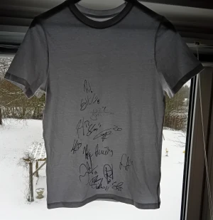 Elfsborg signerad tröja - Säljer en signerad elfsborg tröja mot ifkvärnamo borta 