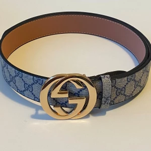 Gucci bälte  - Helt ny Gucci bälte. Oanvänd. Bästa kvalité ute på marknaden. Storlek 110cm. Fraktar inom 1-3 dagar. 