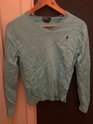 Ralph lauren tröja - Strl 14-16 år (som en xs ungefär). Inte struken på bild men den är i fint skick och väldigt skön.