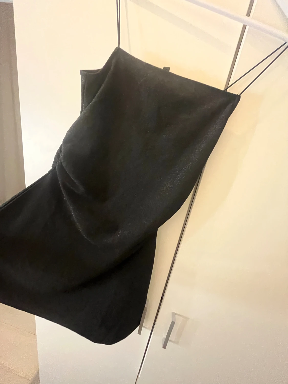 Svart klänning med tunna axelband H&M - 6