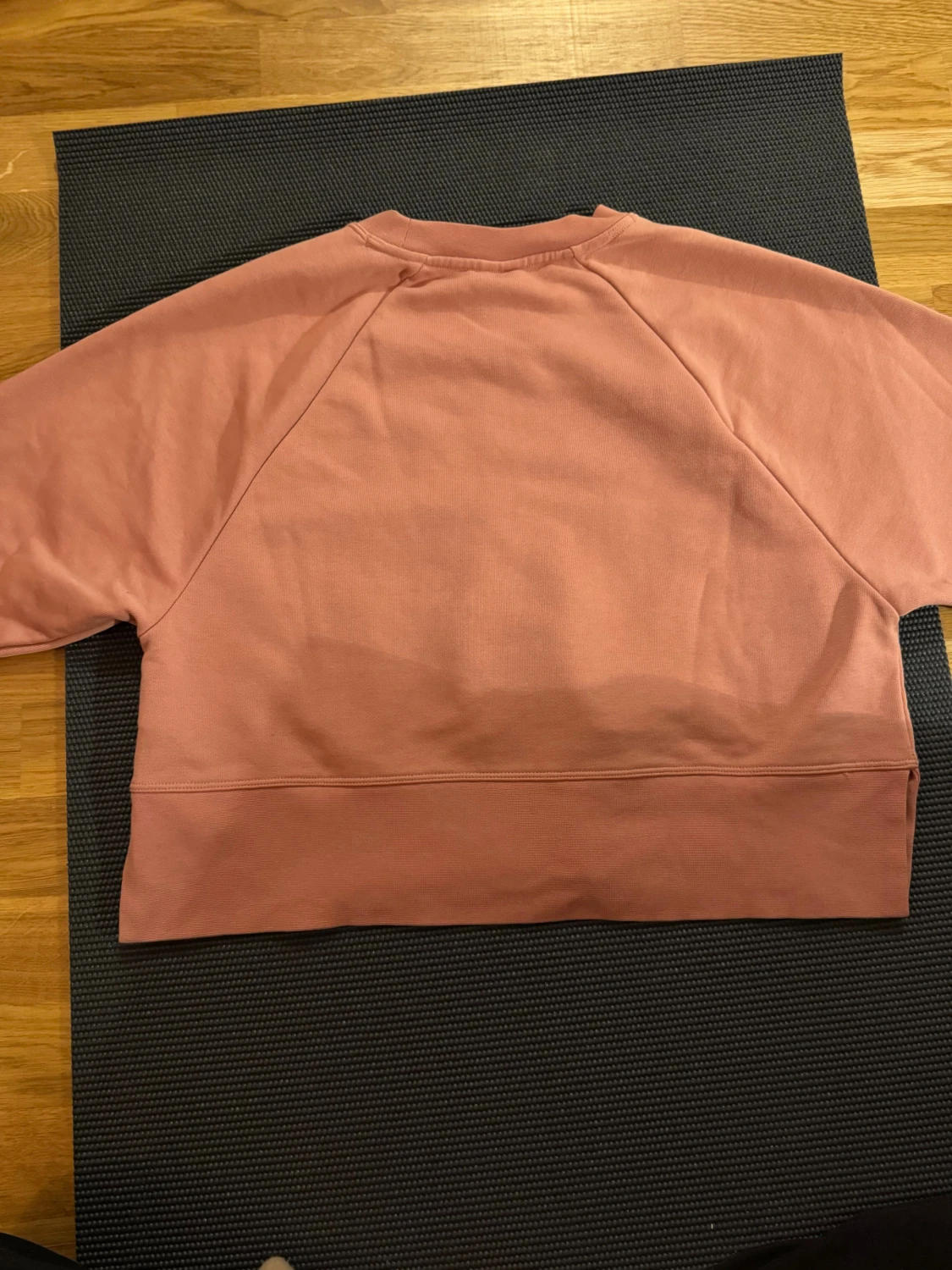 Rosa croppad sweatshirt från Nike - 4