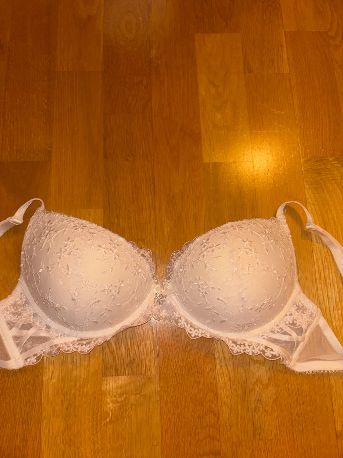 Mix av spetsiga och ribbade bh - 2