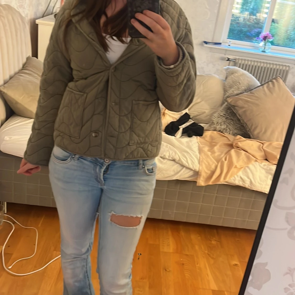 Olivgrön quiltad jacka med knappar - 1