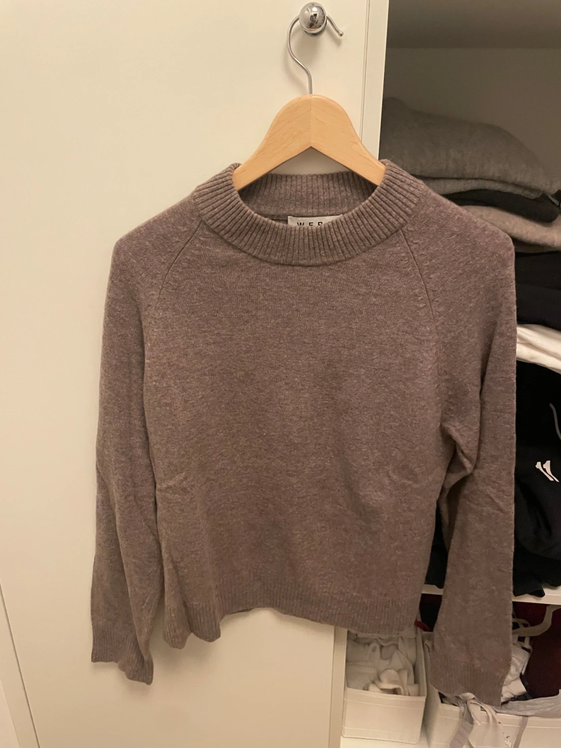 Beige stickad tröja från Wera