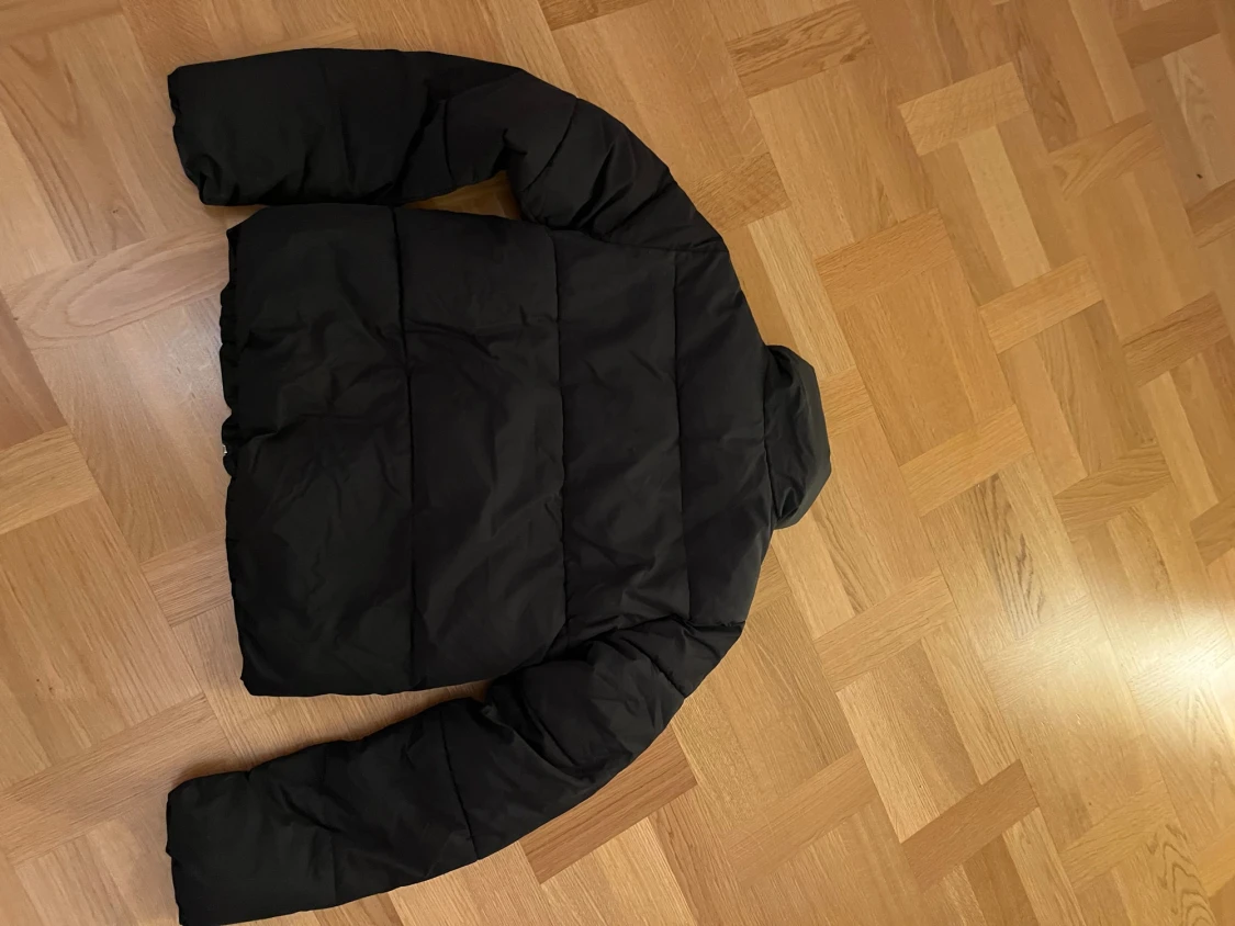 Svart pufferjacka från Jacqueline de Yong XS - 3