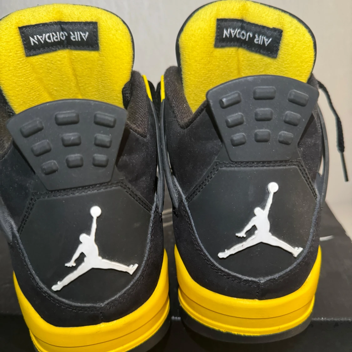 Air Jordan 4 Retro “Thunder”  - 3