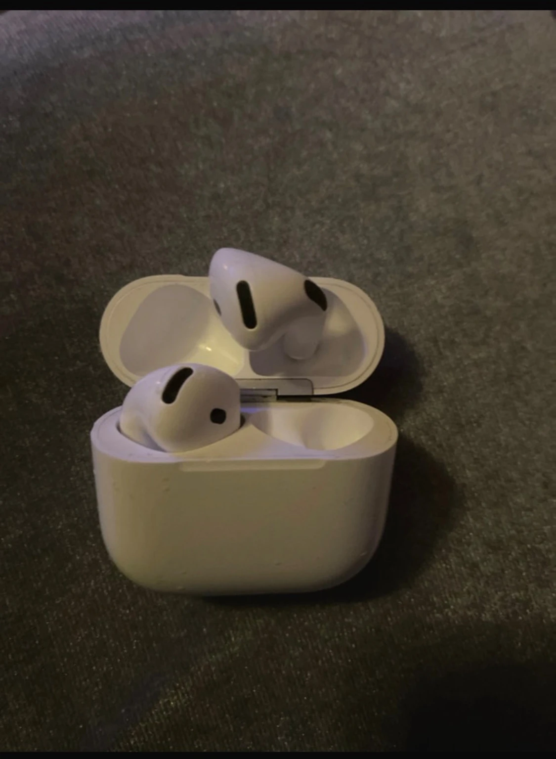 AirPods generation 4