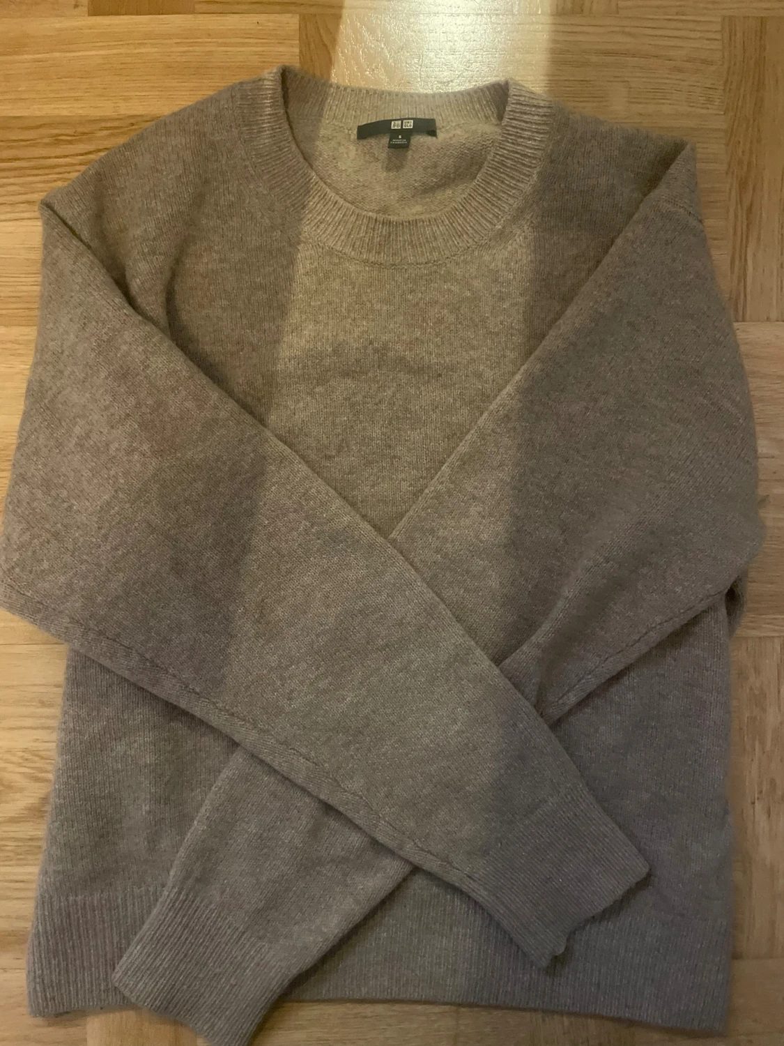 Beige stickad tröja från Uniqlo - 1