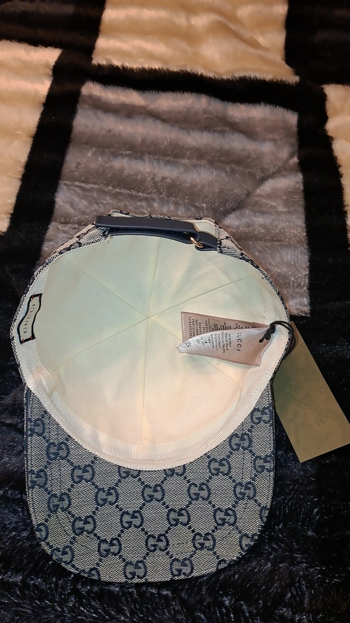 Gucci keps med GG-mönster och röd-blå detalj - 2