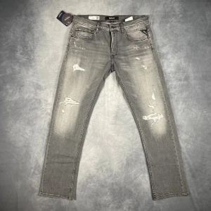 Replay ”GROVER” Jeans - Skick: 9/10. | Ingår: Endast byxorna. | Nypris: 1699 SEK.