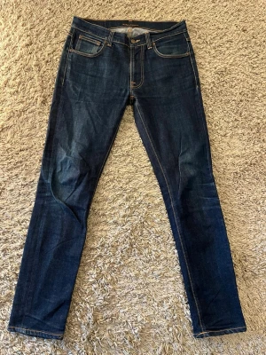 Mörkblå *DRY* jeans från Nudie - Hej säljer nu ett par riktigt snygga dry jeans ifrån Nudie🙌🏼😻| Storlek är W30 L32 och modellen heter ”Lean Dean”✅Vid frågor är det bara att skriva ✍🏼🤩