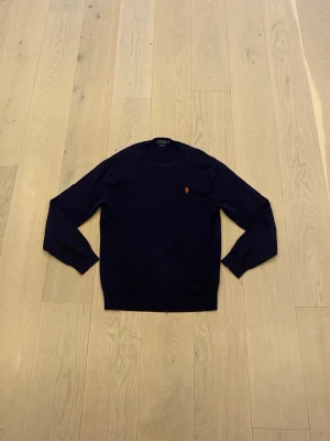 Ralph lauren tröja - Snygg stickad tröja från Ralph Lauren | skick: 8,5/10 | material: bomull | storlek: L | pris kan diskuteras!