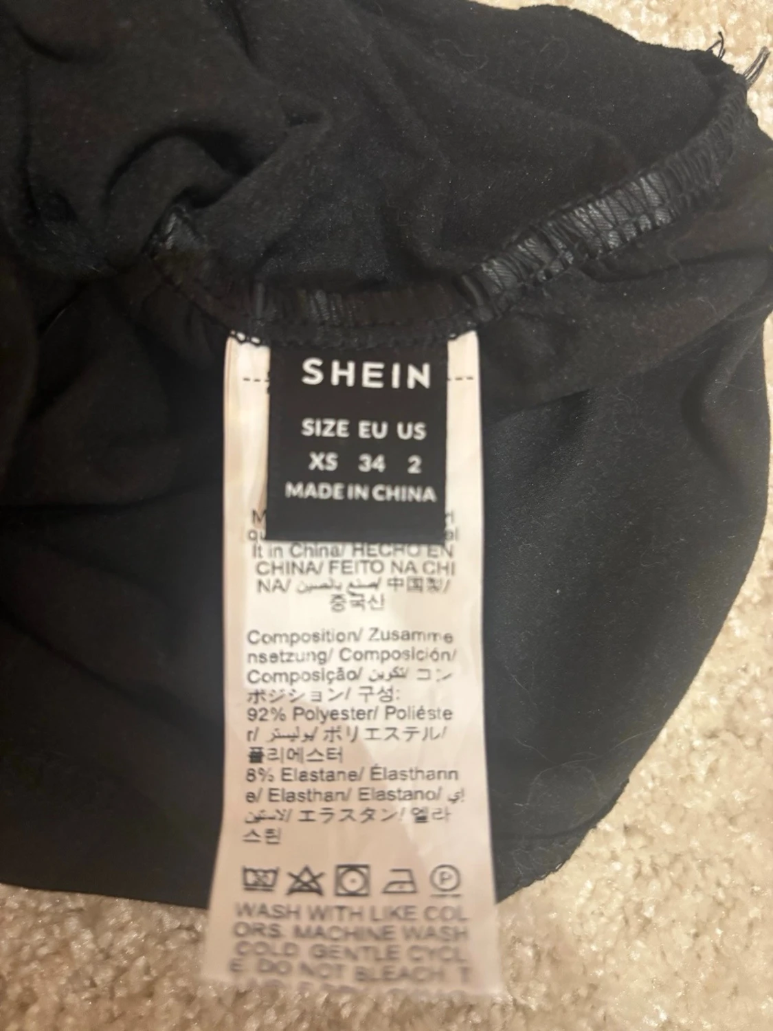 Svart oneshoulder kort klänning - 2