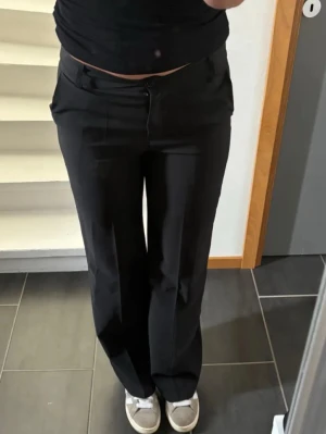 Kostymbyxor  - Dessa passar mig i längden perfekt och jag är 162cm.