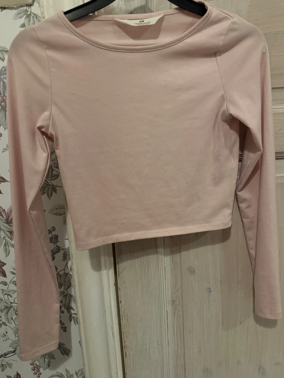 Ljusrosa croppad långärmad topp