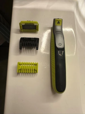 Philips Oneblade 360 Face och Body - Dessa 3 apparater åt sidan är ej använda bara skäggtrimmer vilket alltså inte följer med, men går att köpa separat. Laddare medföljer.