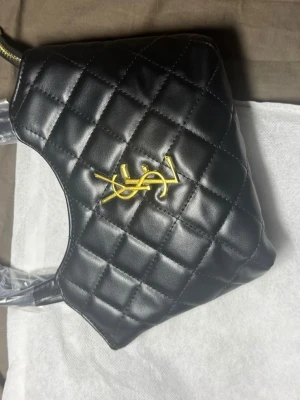 Väska  - Helt ny väska 