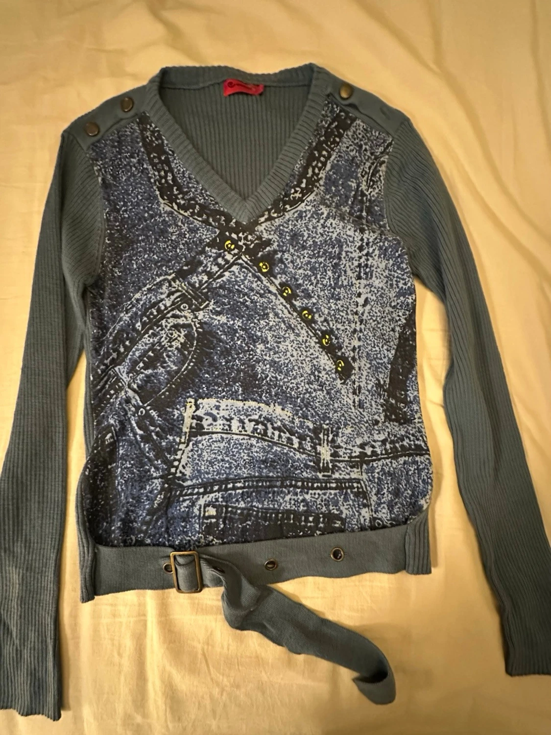 30% wool women's long-sleeve V-neck sweater  - 3