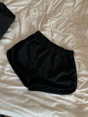 shorts - i storlek S