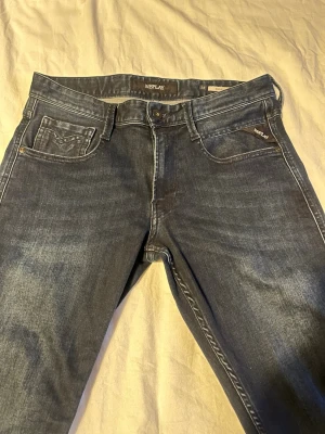 Replay jeans  - Replay Anbass jeans - Slim fit passform - Storlek W28/L32 - Nypris 1800kr - skriv vid frågor och funderingar!🕺
