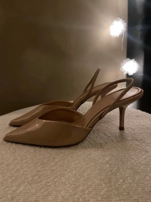 Klackar från Zara  - Klackar från Zara endast testade. Storlek 38 