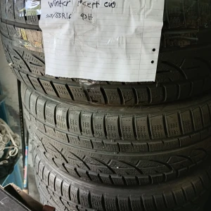 4 st Winter Icept EVO utan fälg 215/55 R16 93 H. - Mycket fina däck winter Icept EVO utan fälg 215/55 R16 93 H. Mönsterdjup ca 5 mm. Välbevarade.Hämtas i Skene och skickas ej.