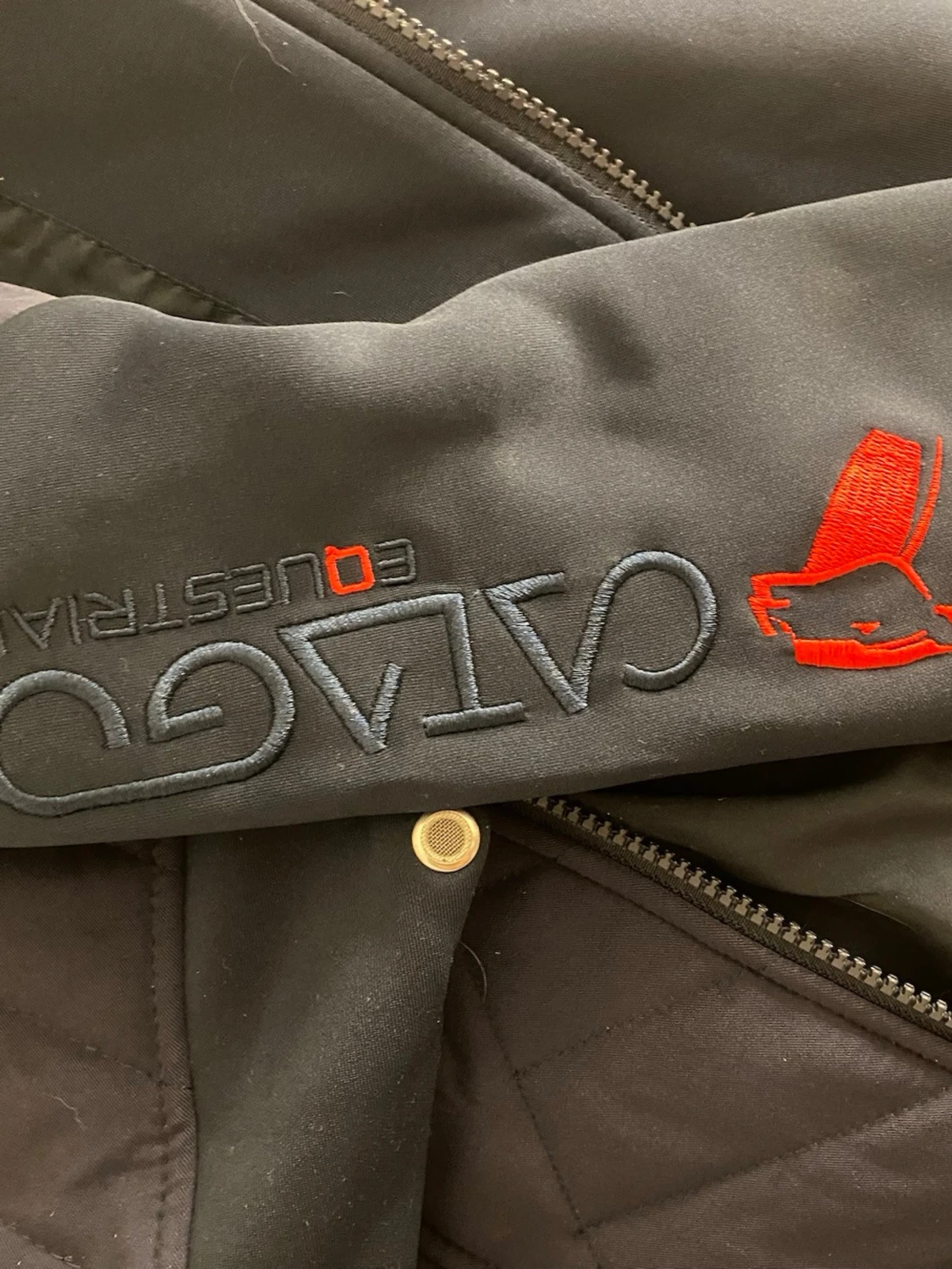 Mörkblå figursydd quiltad jacka från Catago - 3