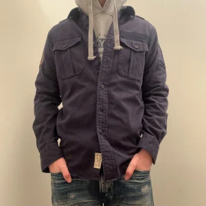 Polo Ralph Lauren overshirt - Modellen är 176 och väger 60 för referens. Skriv gärna vid frågor!