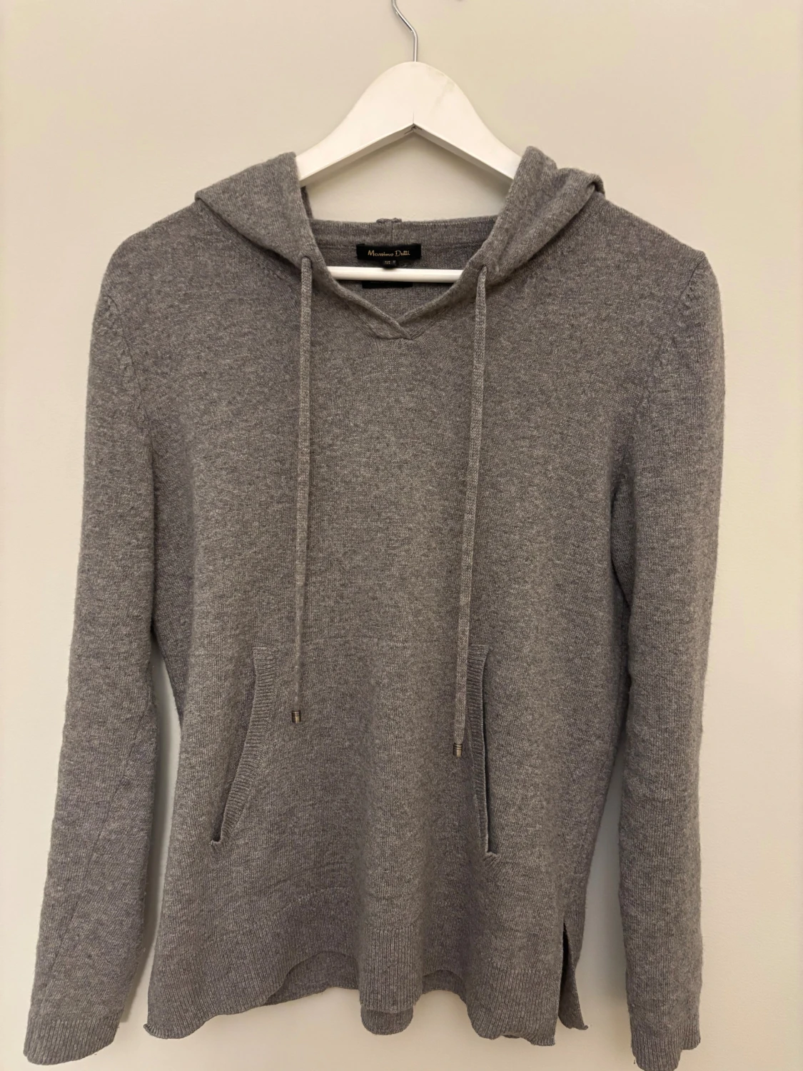 Grå hoodie i kashmir från Massimo Dutti - 2