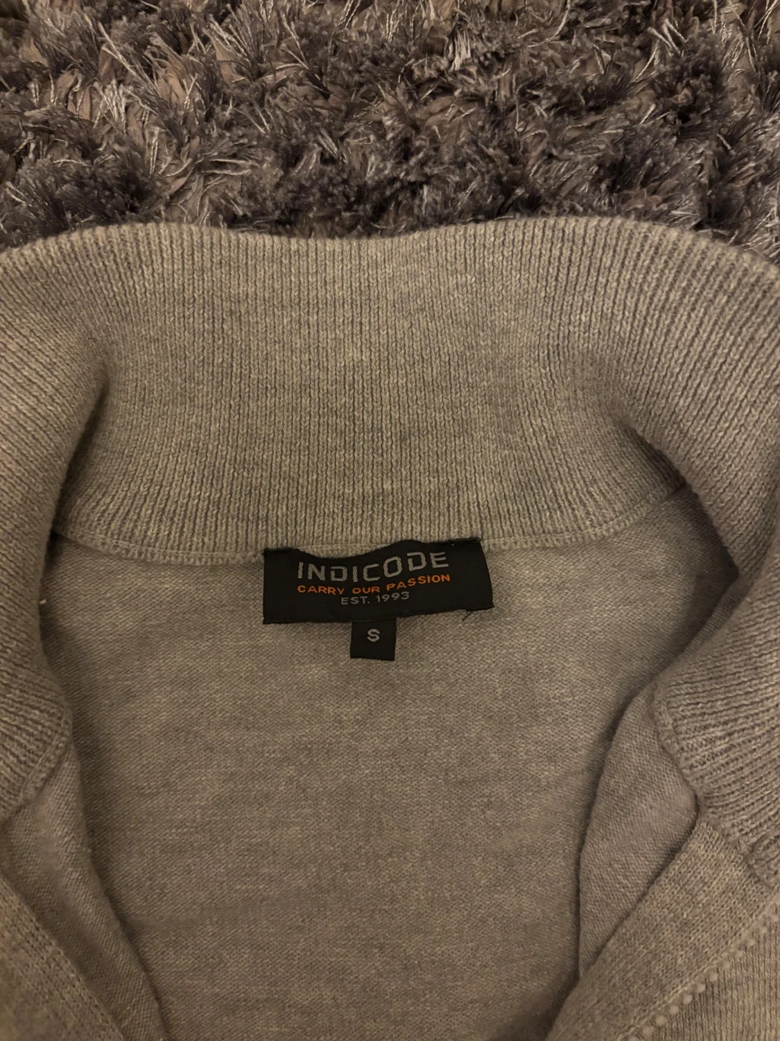 Grå kofta med dragkedja från Indicode - 1